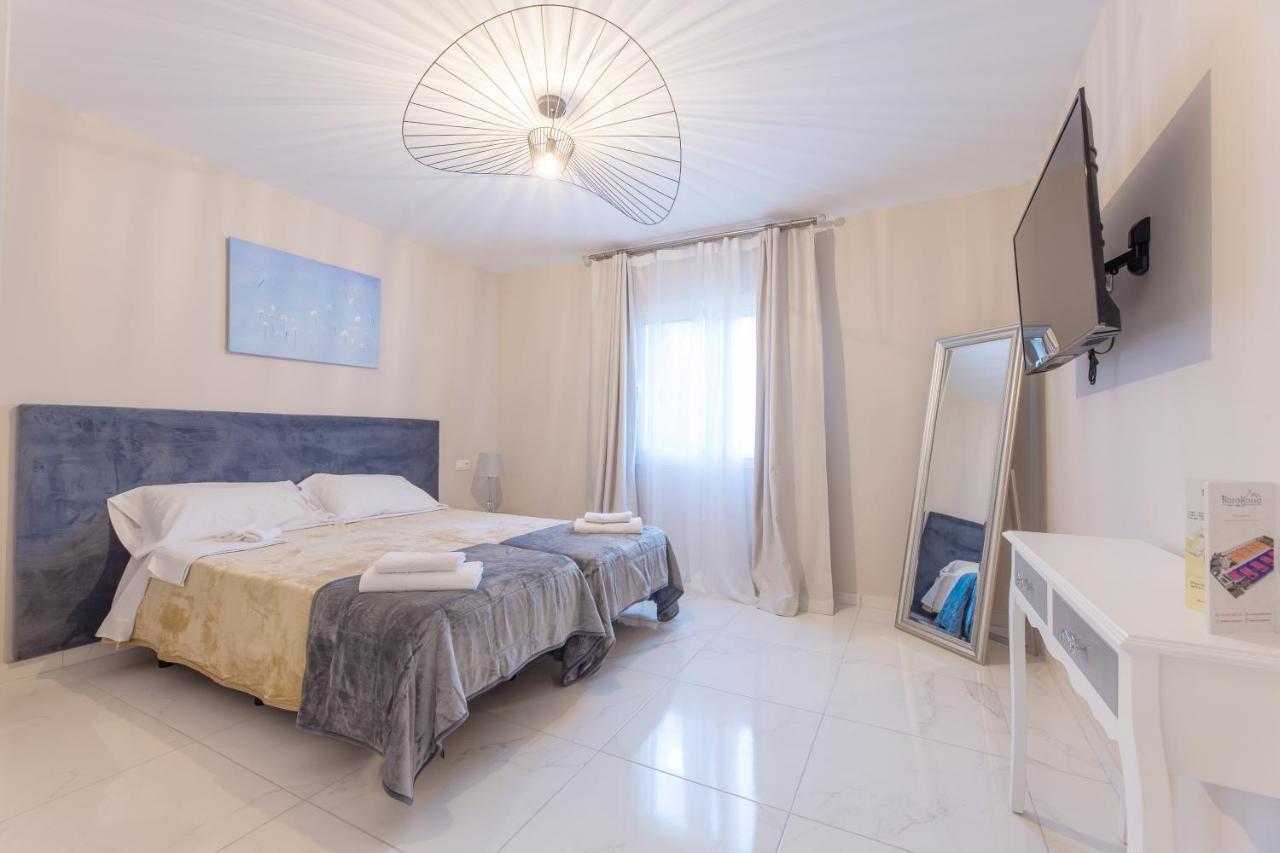 Residencia Deportiva Rozarossa Hotel Estepona Ngoại thất bức ảnh