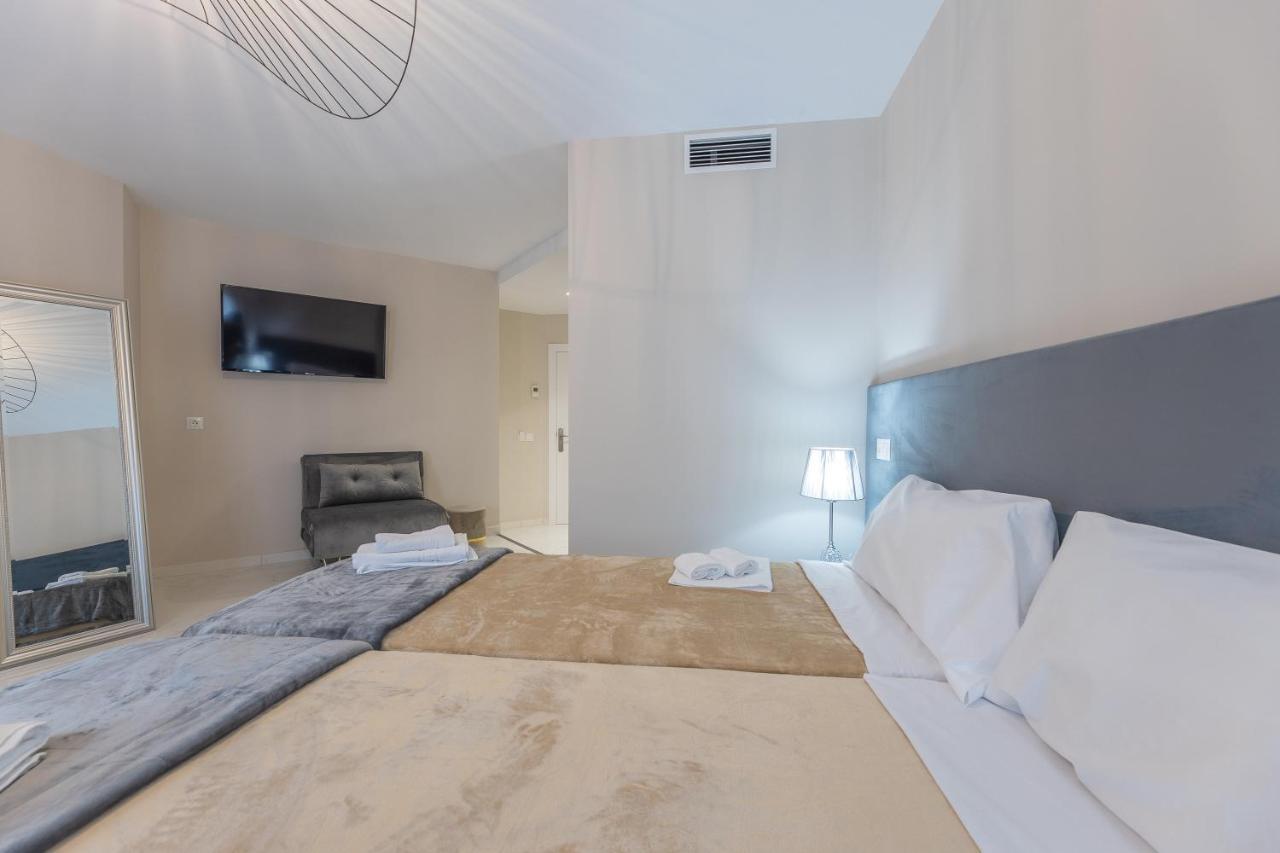 Residencia Deportiva Rozarossa Hotel Estepona Ngoại thất bức ảnh