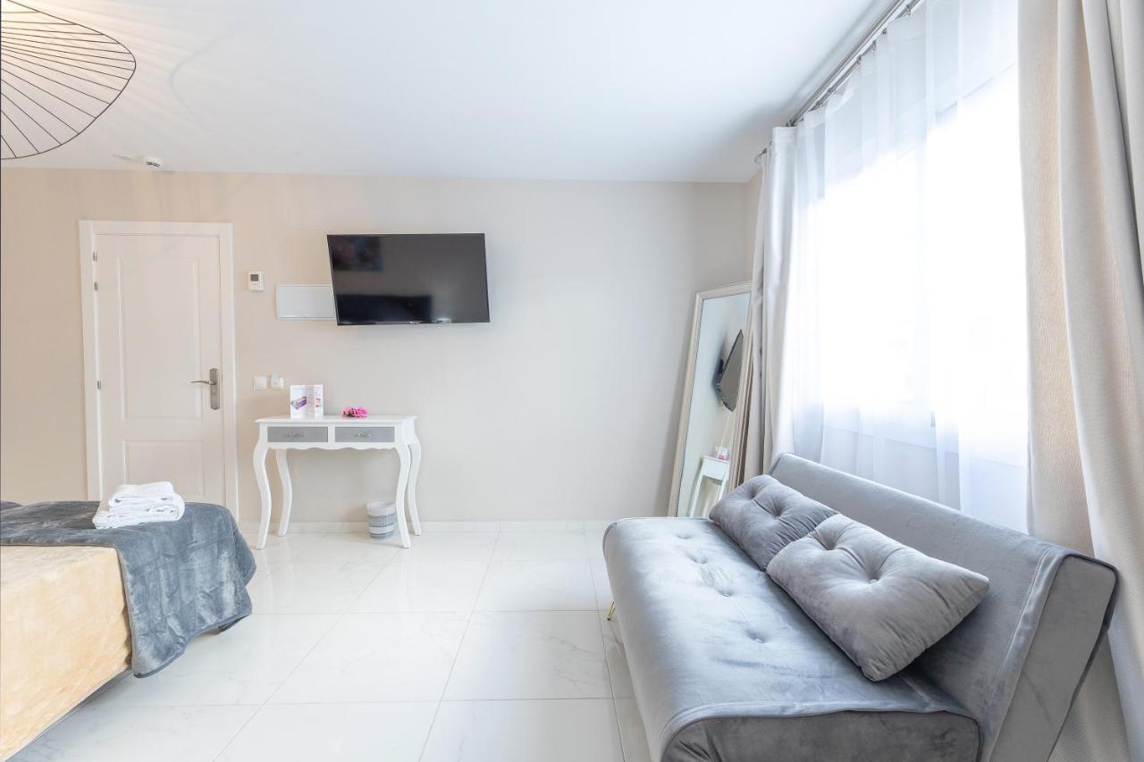 Residencia Deportiva Rozarossa Hotel Estepona Ngoại thất bức ảnh