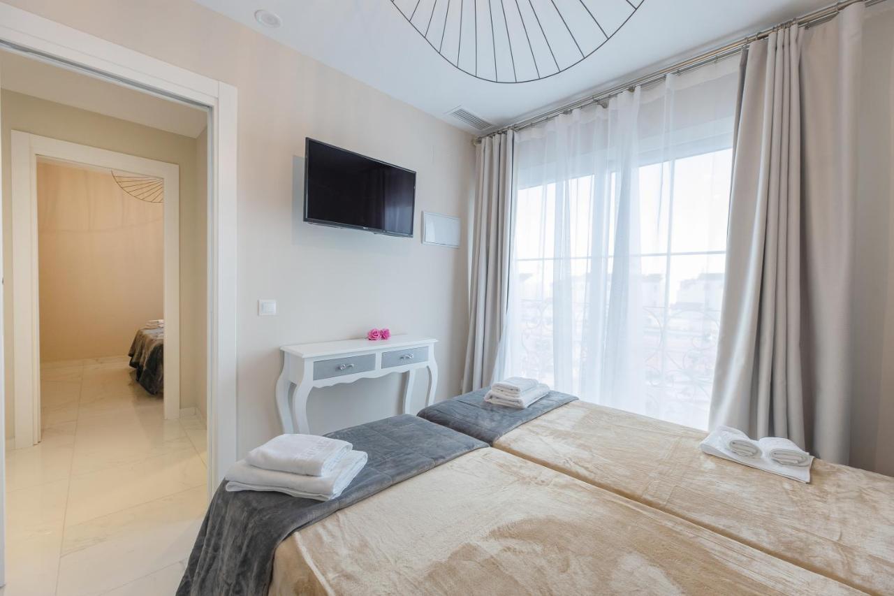 Residencia Deportiva Rozarossa Hotel Estepona Ngoại thất bức ảnh